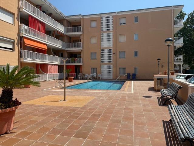 Piso de 4 dormitorios con terraza y piscina a 400 m de la pl - foto 2
