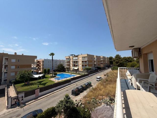 Piso de 4 dormitorios con terraza y piscina a 400 m de la pl - foto 3