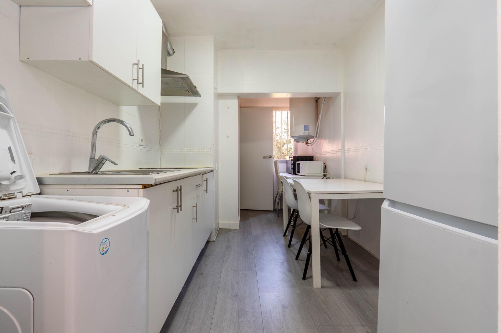 Piso de 5 dormitorios ideal para INVERSORES junto a edificio - foto 4