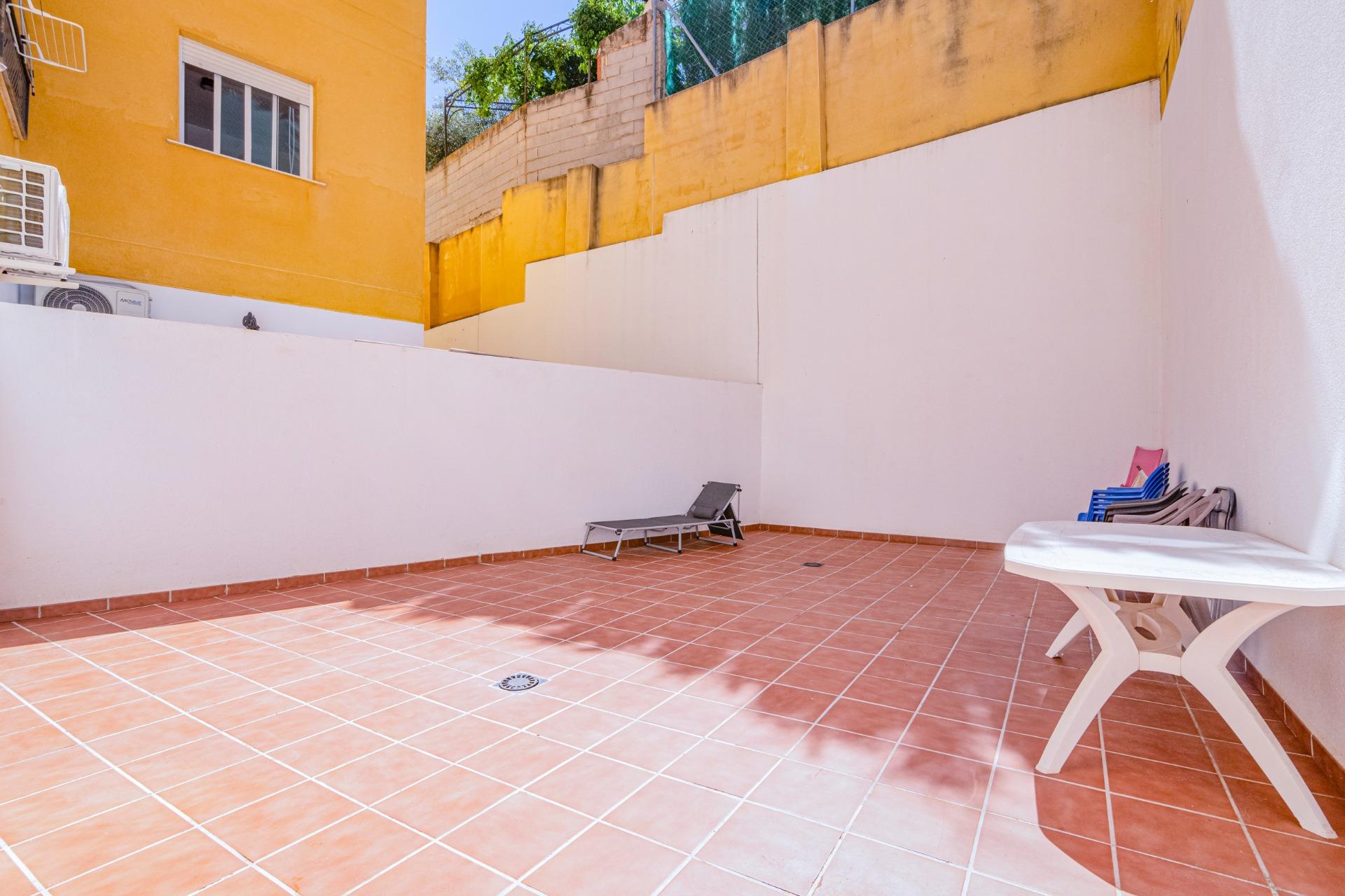 PISO CON PATIO Y COCHERA EN LA ZUBIA