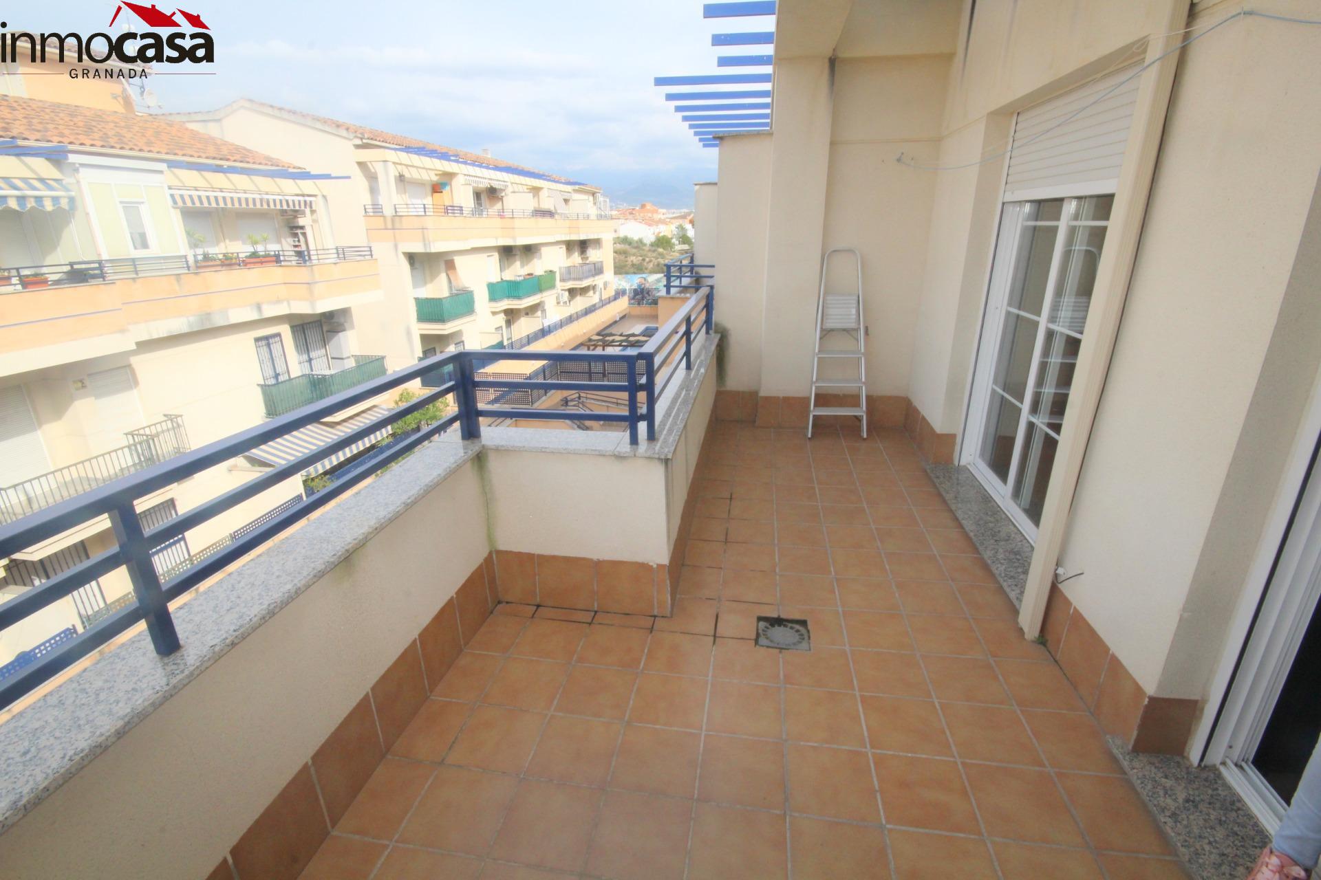 650 € ático en residencial san francisco, amueblado con gara