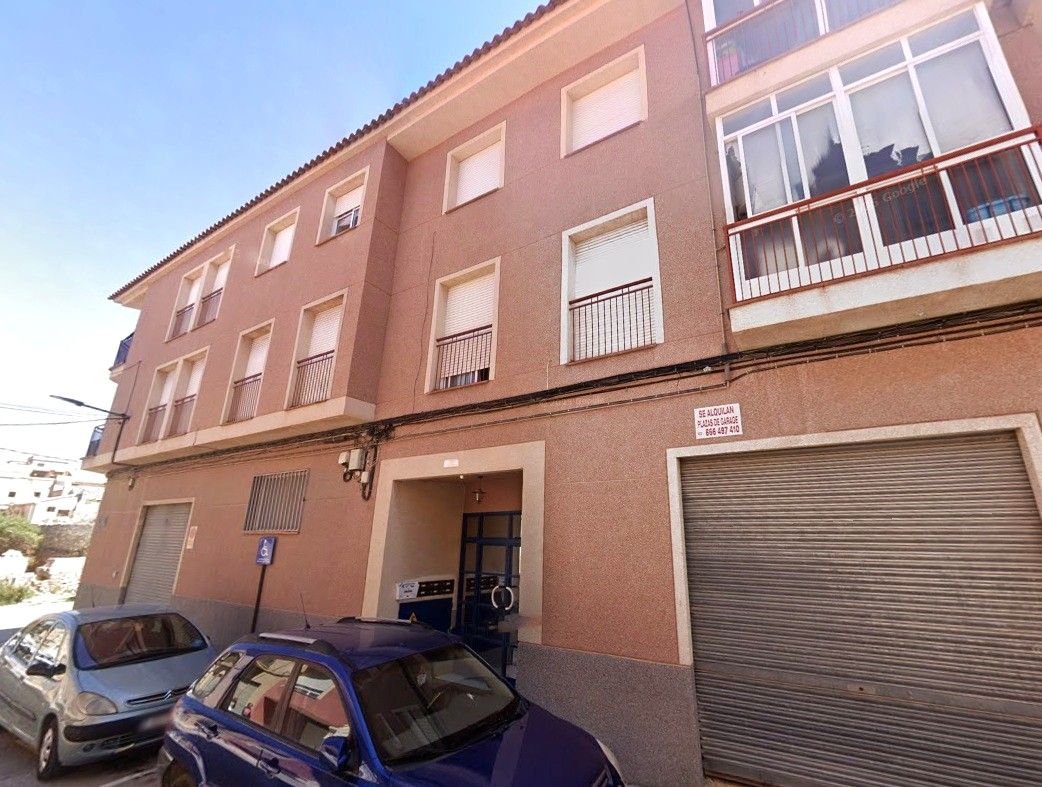 OPORTUNIDAD PISO EN CEHEGIN  ( OKUPADO )