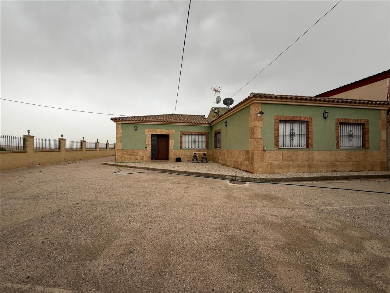 OPORTUNIDAD VENTA CASA EN TOTANA (OKUPADA ) - foto 2