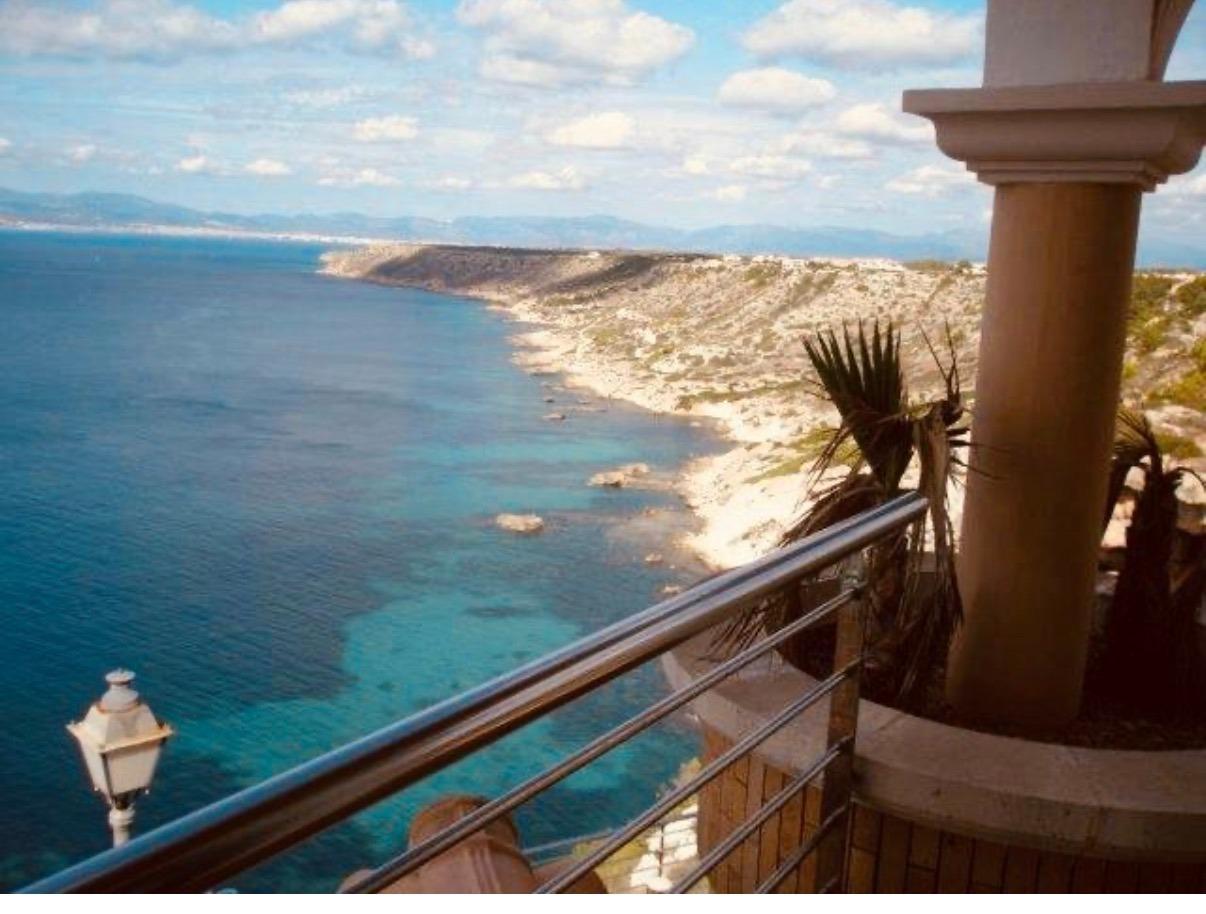 Espectacular Villa de Lujo en Badia Blava con Piscina Privad