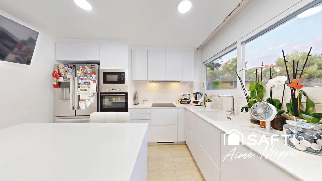 Casa Atemporal y Exclusiva con vistas panorámicas. - foto 4