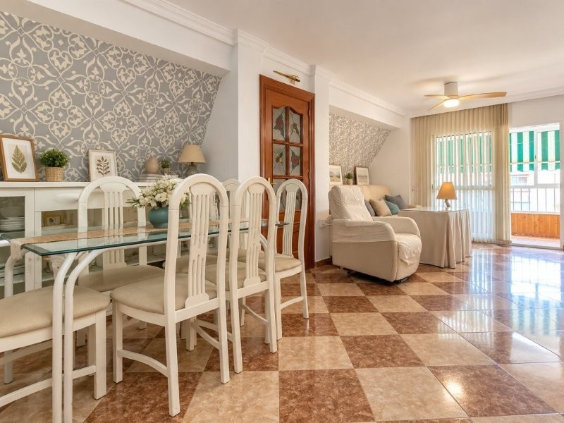 MAGNÍFICO DÚPLEX DE TRES DORMITORIOS EN VENTA EN CARLOS HAYA