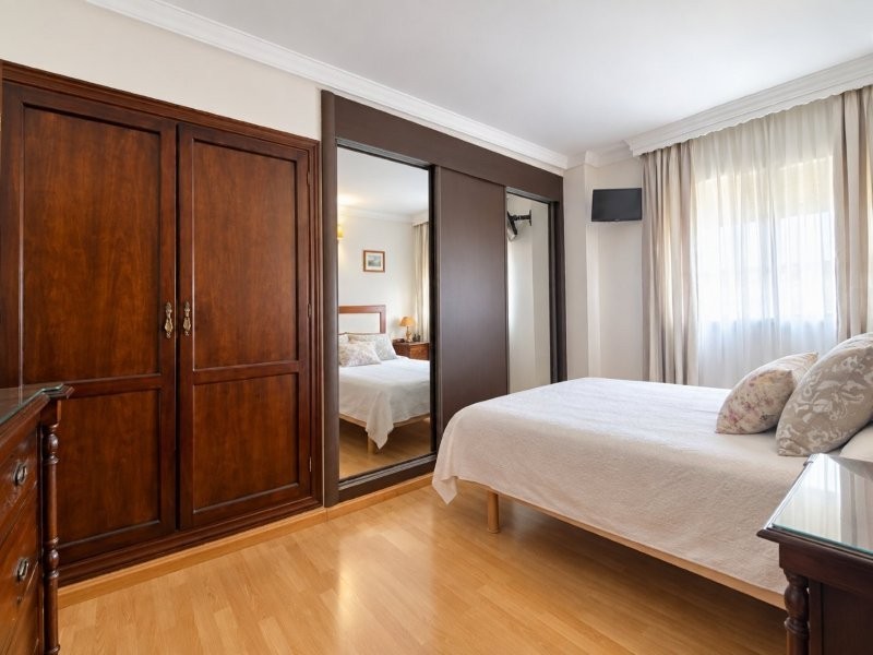 MAGNÍFICO DÚPLEX DE TRES DORMITORIOS EN VENTA EN CARLOS HAYA - foto 3