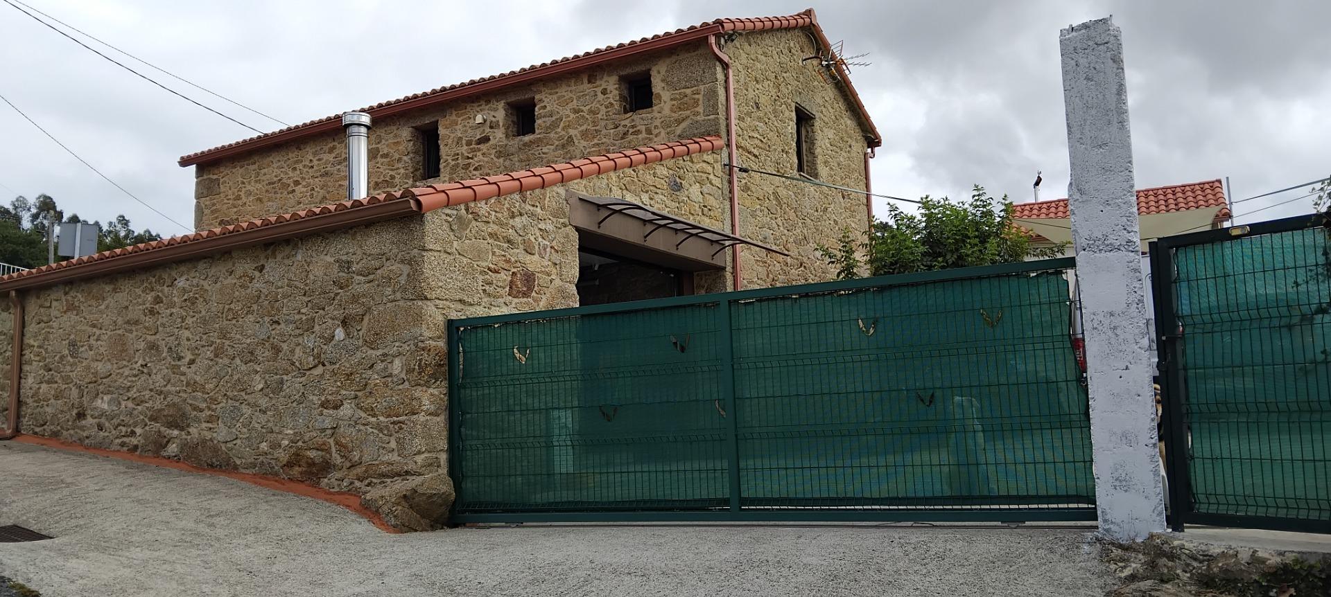 Casa de piedra totalmente reformada con parcela de 1.308 m2  - foto 3