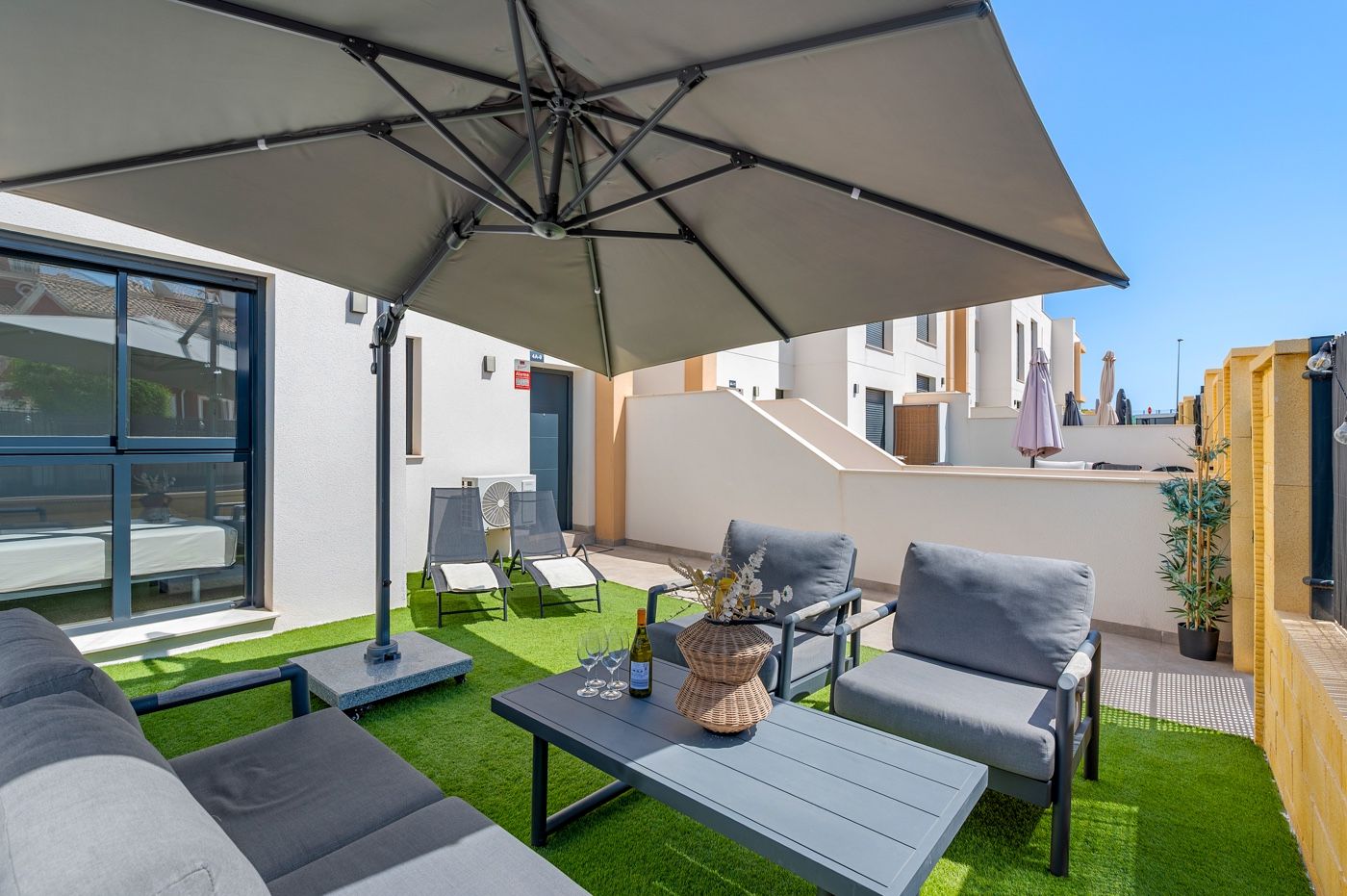 APARTAMENTO DE 2 DORMITORIOS Y 2 BAÑOS EN ORIHUELA COSTA (PA