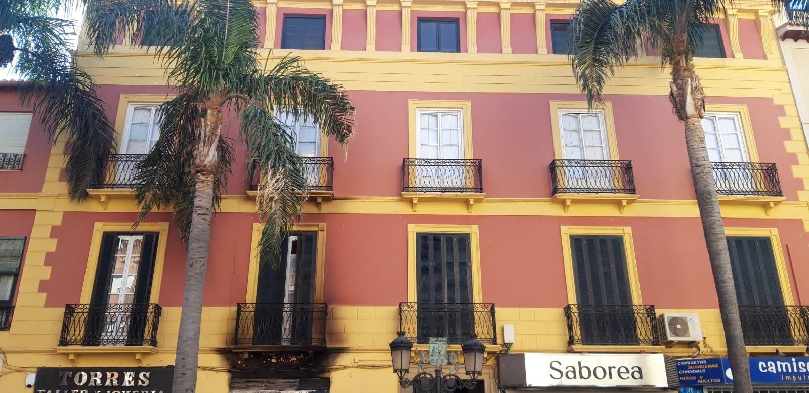 EDIFICIO CON VARIOS PISOS EN EL CENTRO DE ALMUÑECAR (IDEAL INVERSORES)