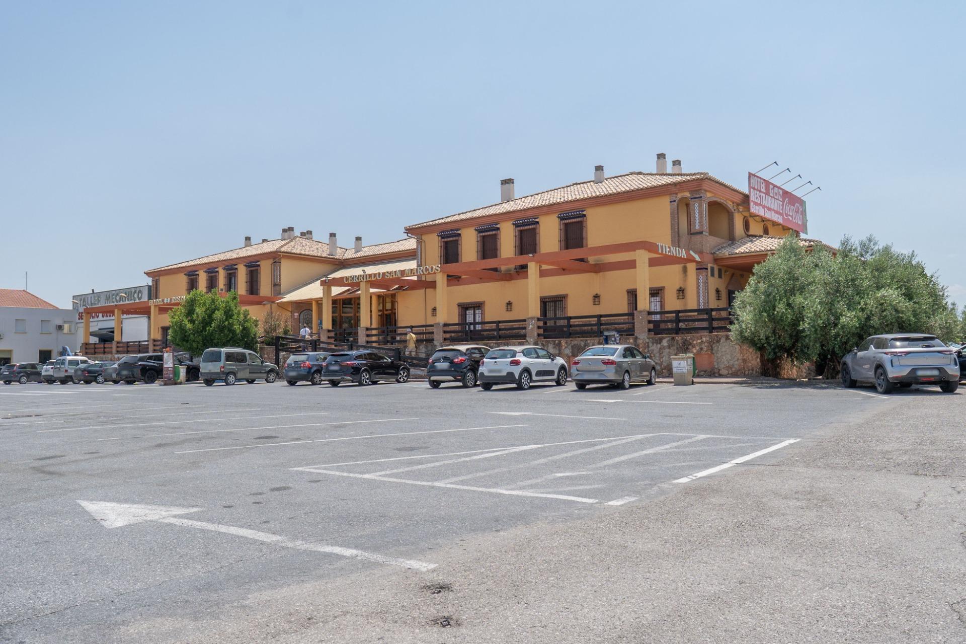 Venta del HOTEL-RESTAURANTE CERRILLO DE SAN MARCOS - Complejo hostelero en pleno funcionamiento (DIEZMA - GRANADA)