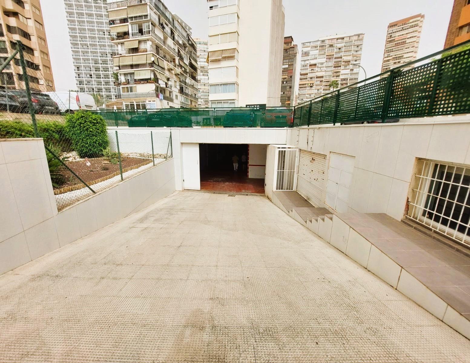 PLAZA DE GARAJE AMPLIA EN PLENA VÍA EMILIO ORTUÑO BENIDORM