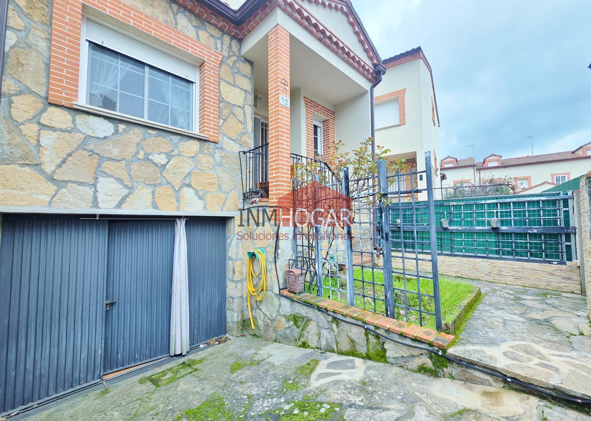 Chalet adosado en Navaluenga - foto 3