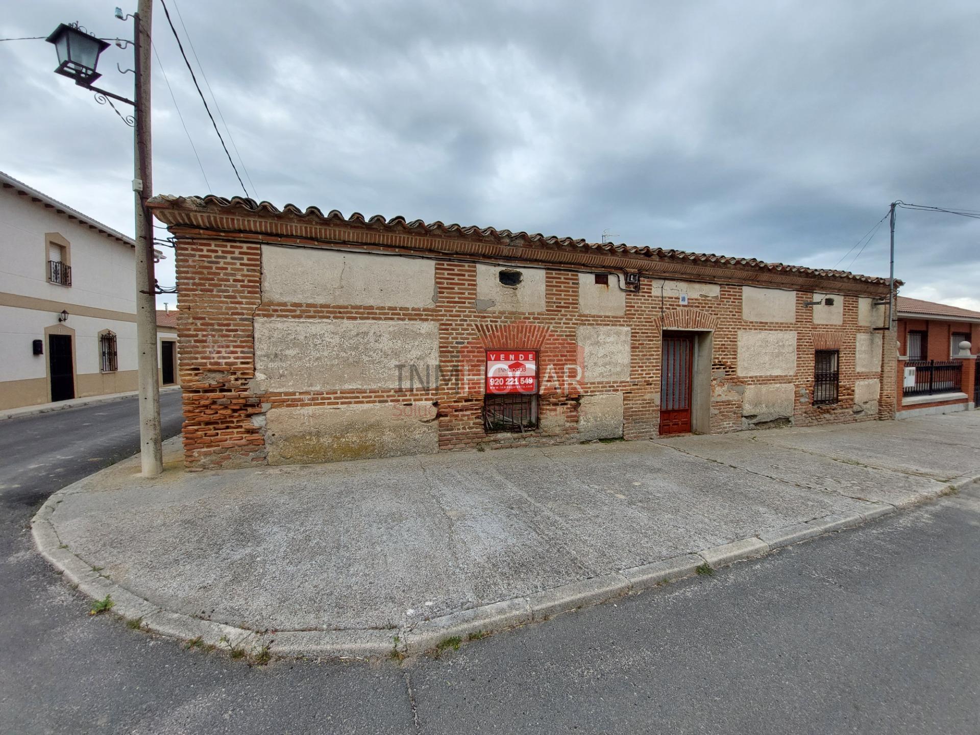 GRAN OPORTUNIDAD: Casa de Pueblo con 470 m2 de Potencial en 