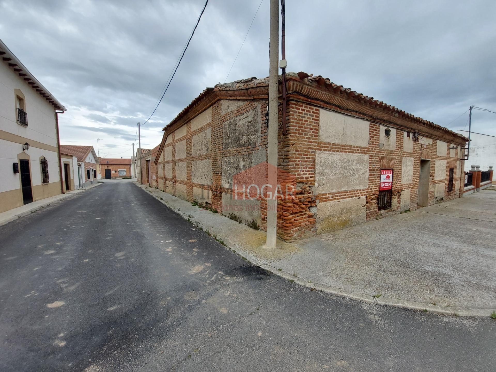 GRAN OPORTUNIDAD: Casa de Pueblo con 470 m2 de Potencial en  - foto 2