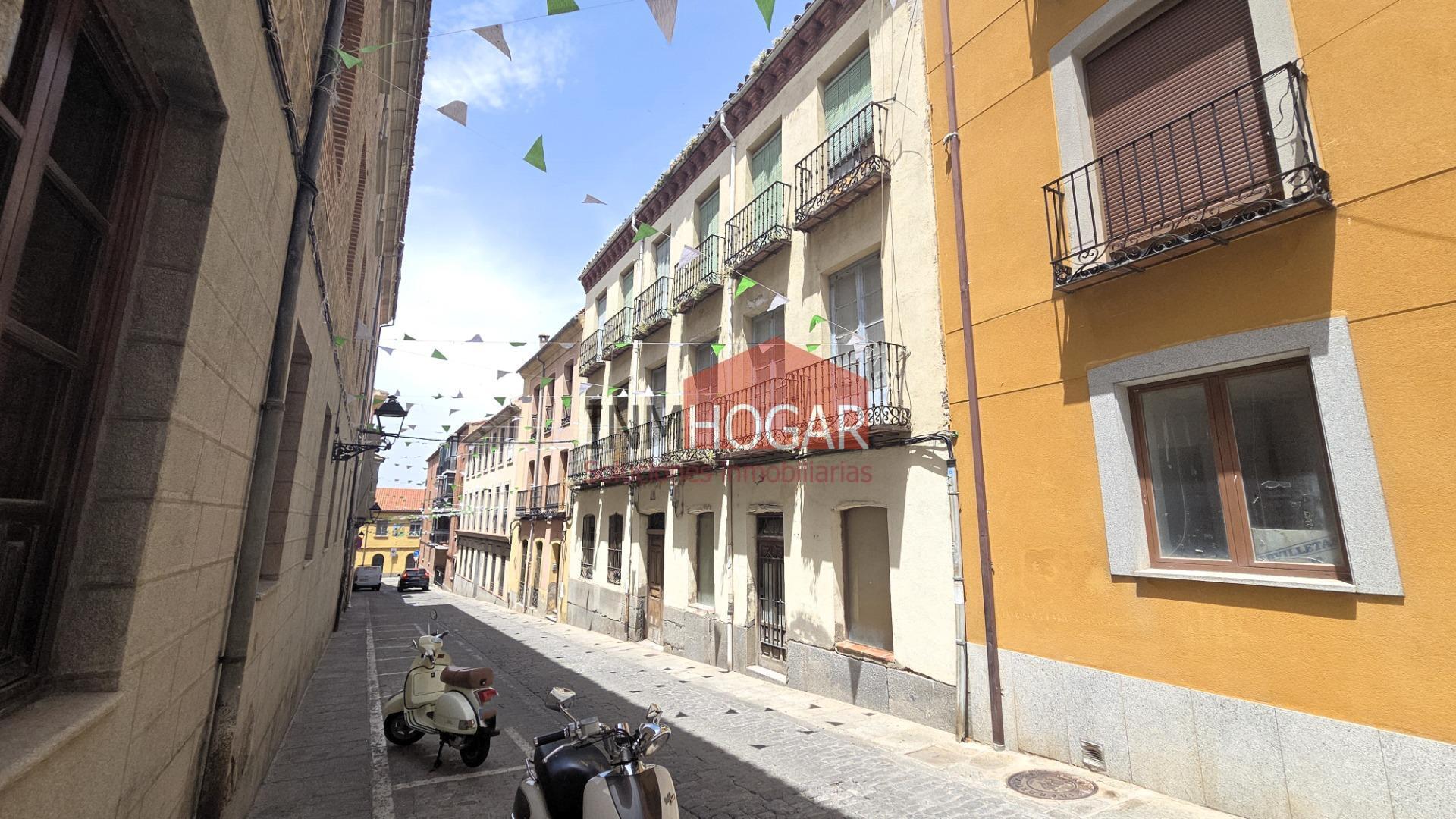 EDIFICIO EN VENTA EN LA ZONA AMURALLADA  DEL CHICO, ÁVILA - foto 2