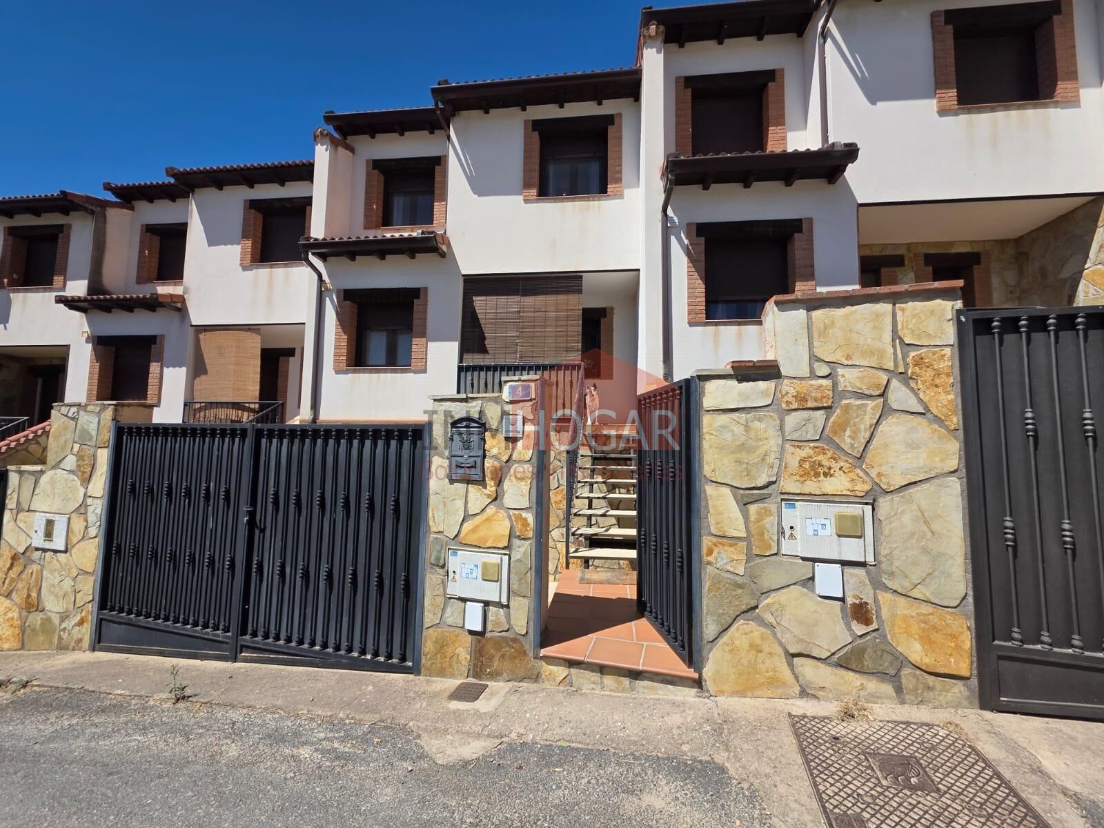 Chalet adosado en Navalmoral (Ávila) 05120