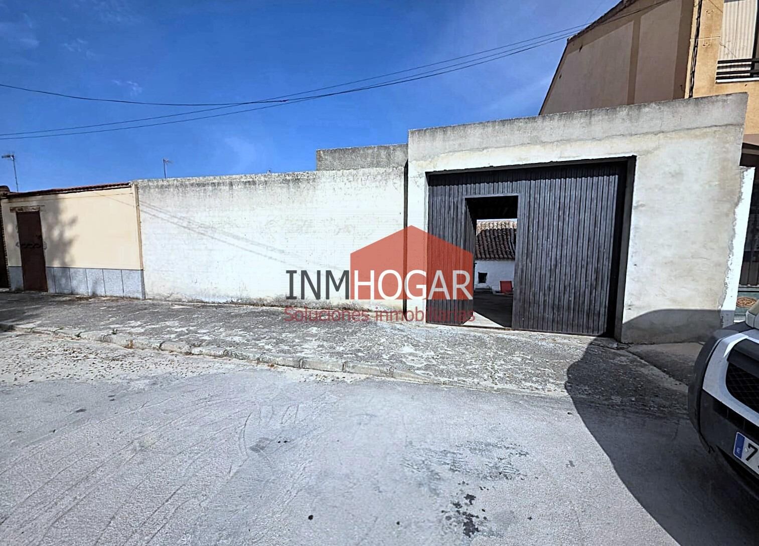 Casa de pueblo con amplio patio y planta superior rehabilita - foto 4