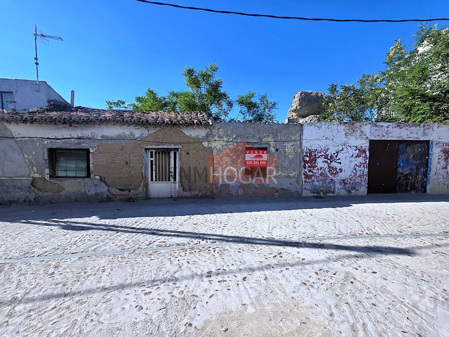 Casa de pueblo para reformar íntegramente en Madrigal de las - foto 2