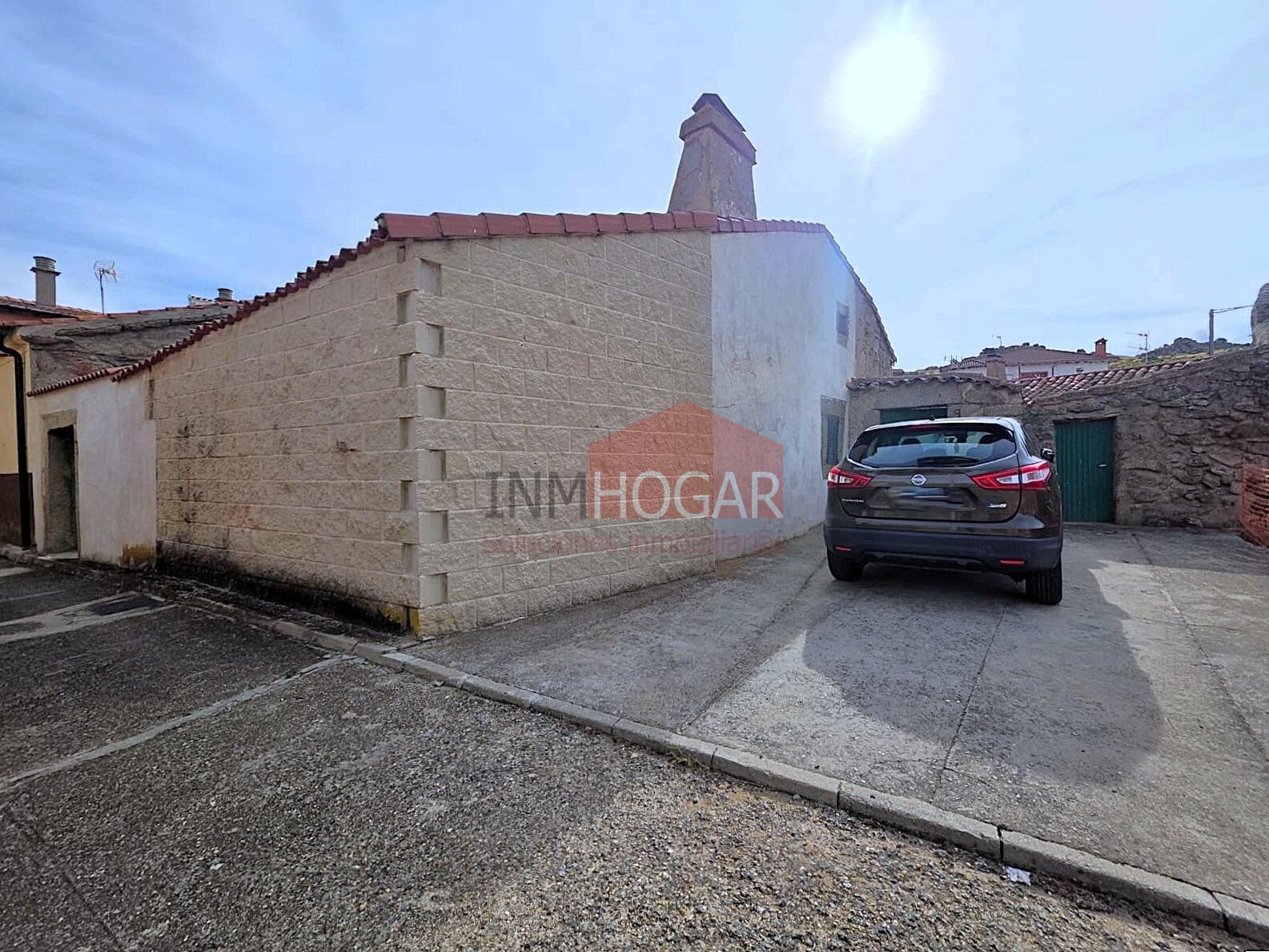 Vivienda con gran parcela, patios y amplias posibilidades en - foto 2