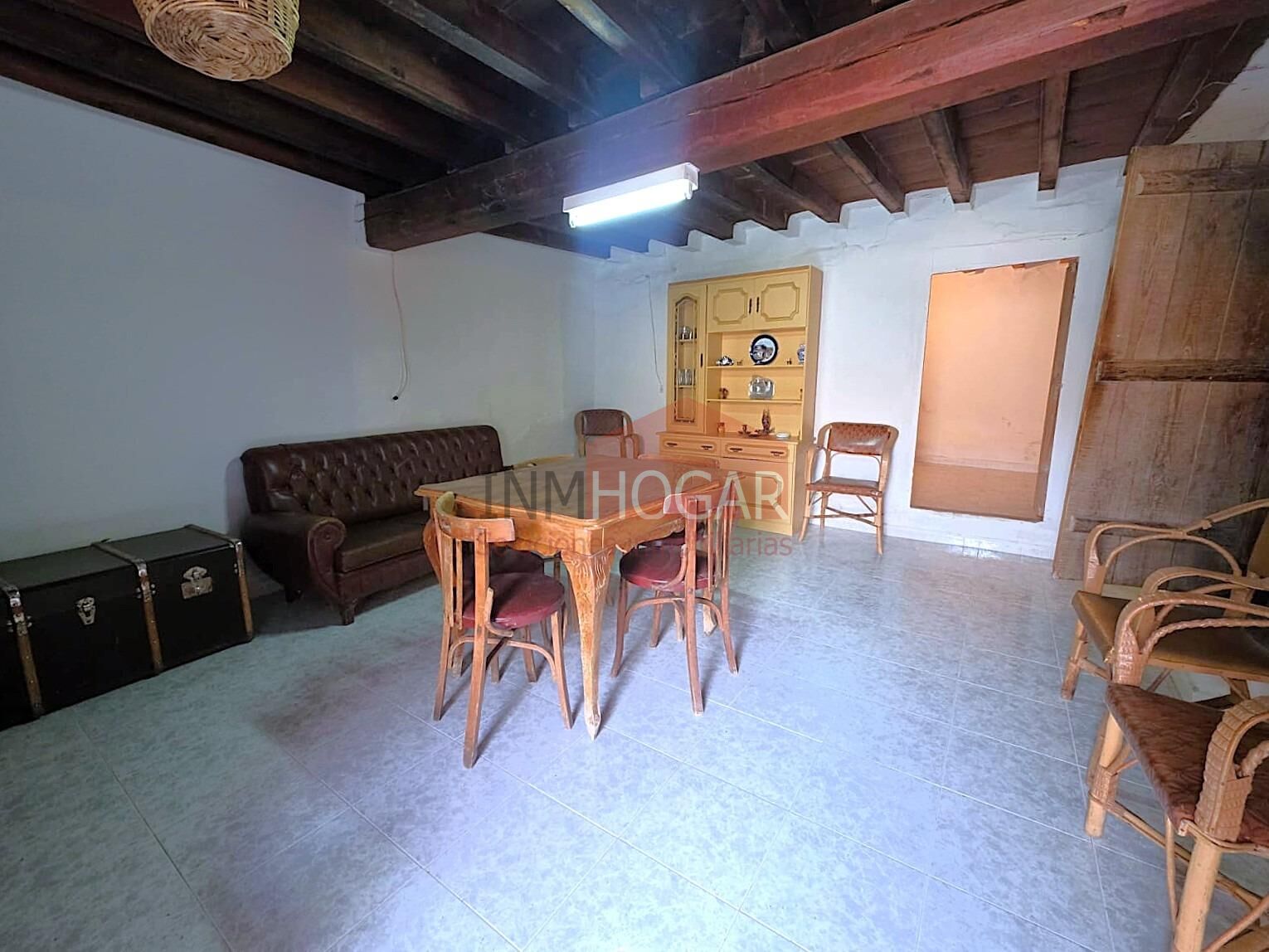 Vivienda con gran parcela, patios y amplias posibilidades en - foto 3